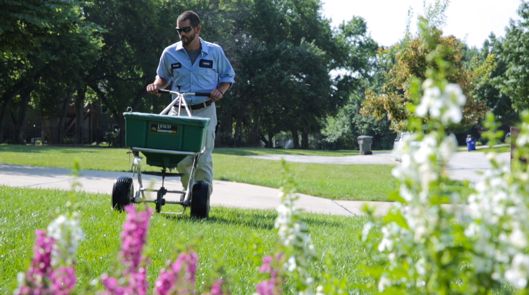 lawn fertilizer treatments overland park, Kansas city, leawood 